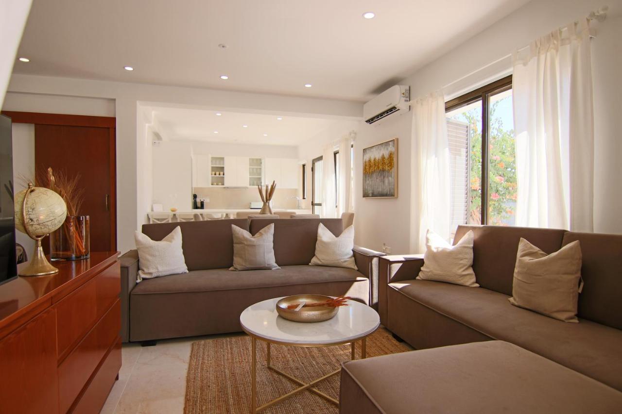 Phaedrus Living: City View Luxury Flat Androcleous Paphos ภายนอก รูปภาพ